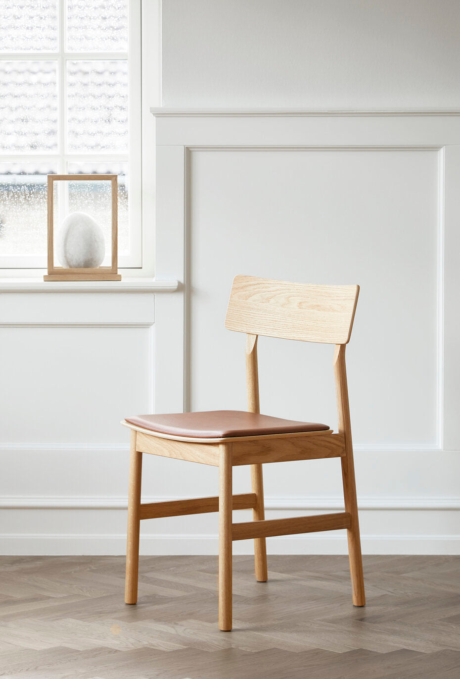 Pause Chair 2.0 with Leather by Woud