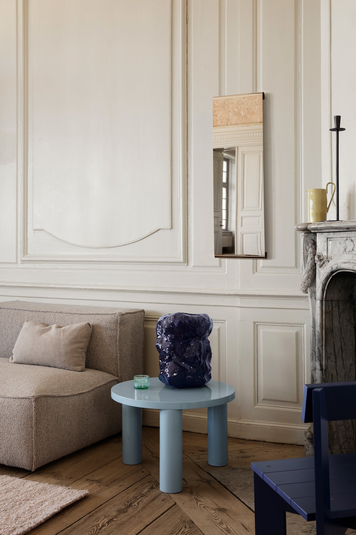 Post Coffee Table – High-gloss Lacquered