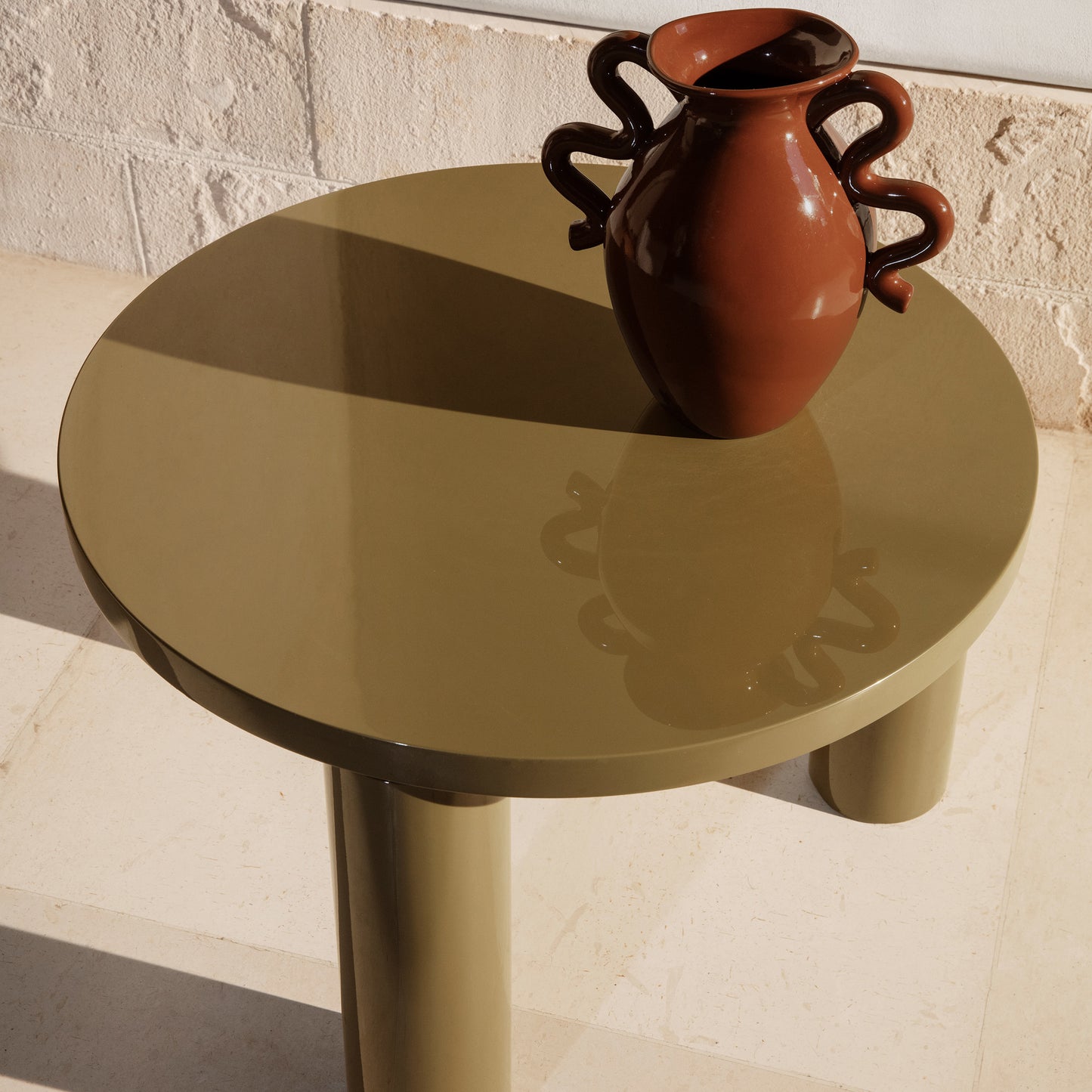 Post Coffee Table – High-gloss Lacquered